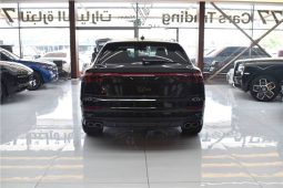 
										Audi Q8 s full									