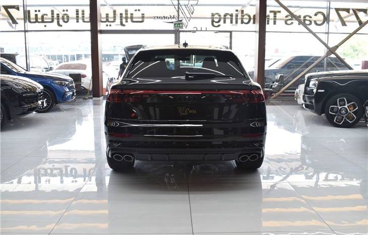 
								Audi Q8 s full									