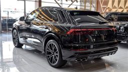 
										Audi Q8 s full									