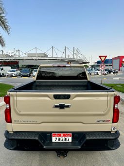 
										Chevrolet Silverado full									