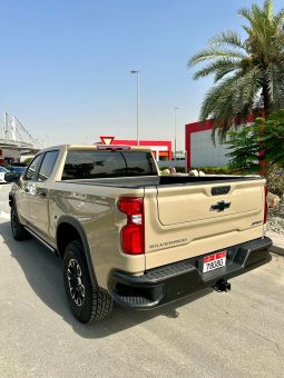 
										Chevrolet Silverado full									