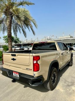 
										Chevrolet Silverado full									