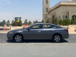 
										Nissan Altima S full									