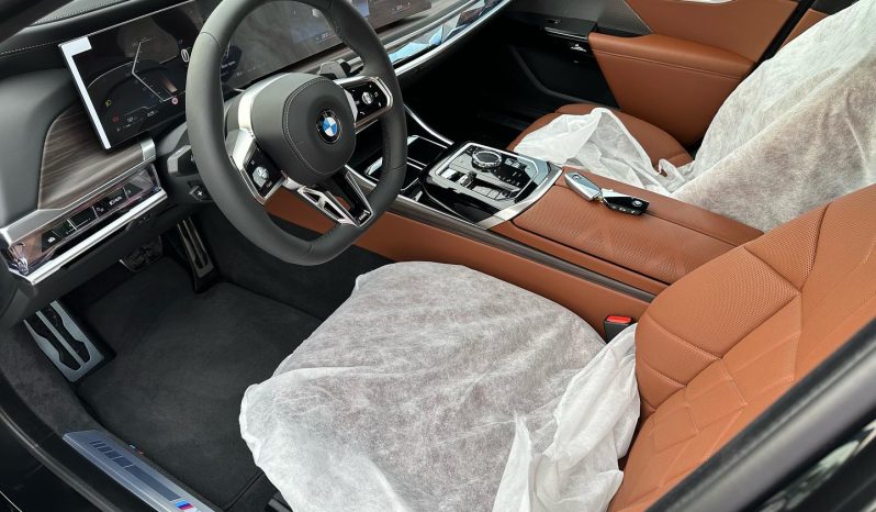 
								BMW 740i X DRIVE full									