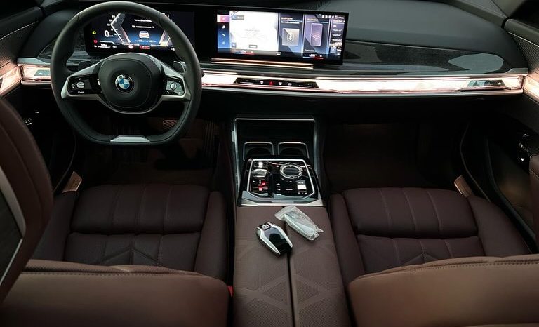 
								BMW 735i X DRIVE full									